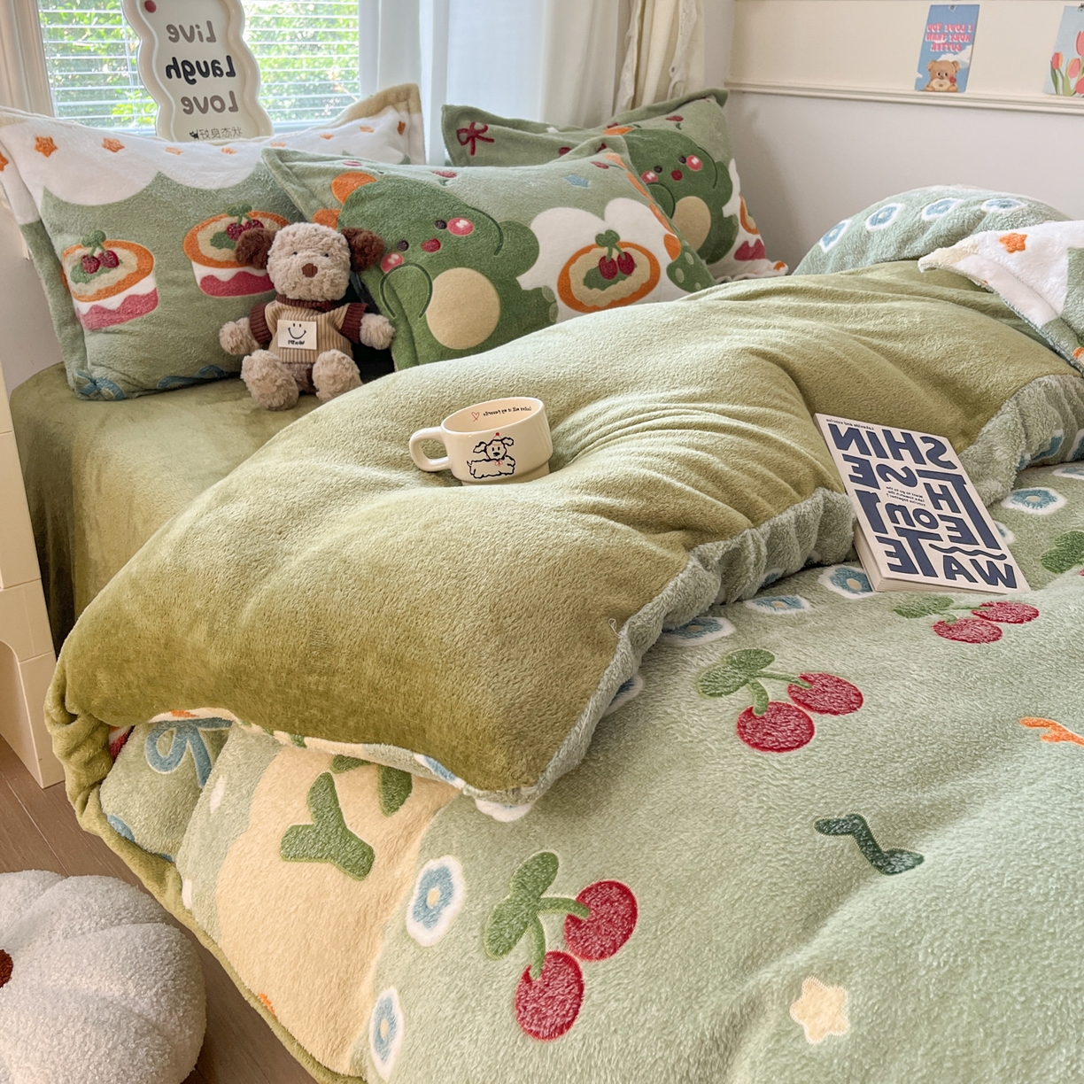 91家纺网 家纺一手货源 找家纺 川悦生活 2025新款立体雪花绒印花大床四件套系列一场景二 甜系龙龙