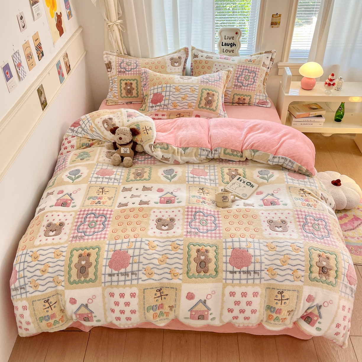 川悦生活 2025新款立体雪花绒印花大床四件套系列一场景二 嘎嘎小熊