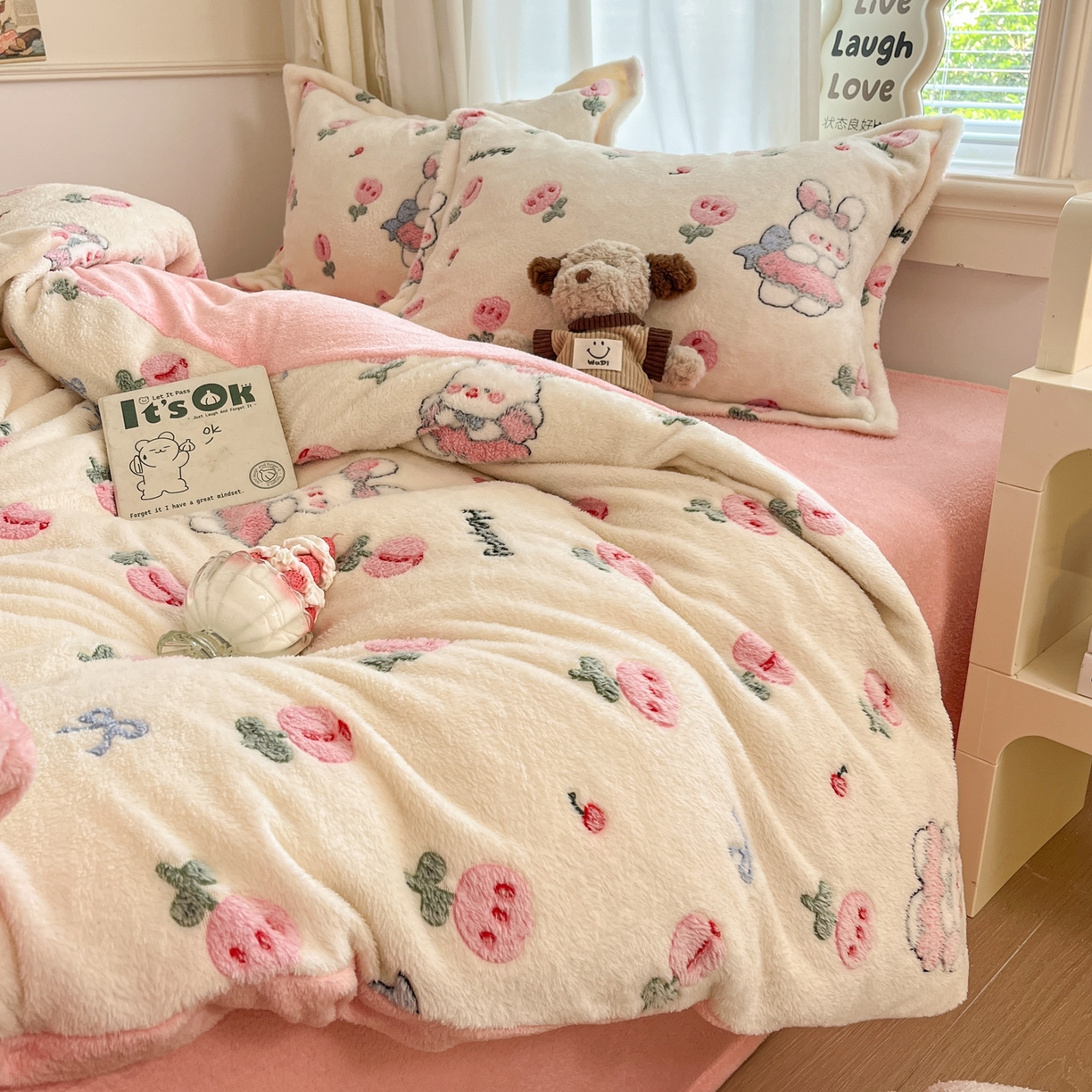 91家纺网 家纺一手货源 找家纺 川悦生活 2025新款立体雪花绒印花大床四件套系列一场景二 郁金奶兔