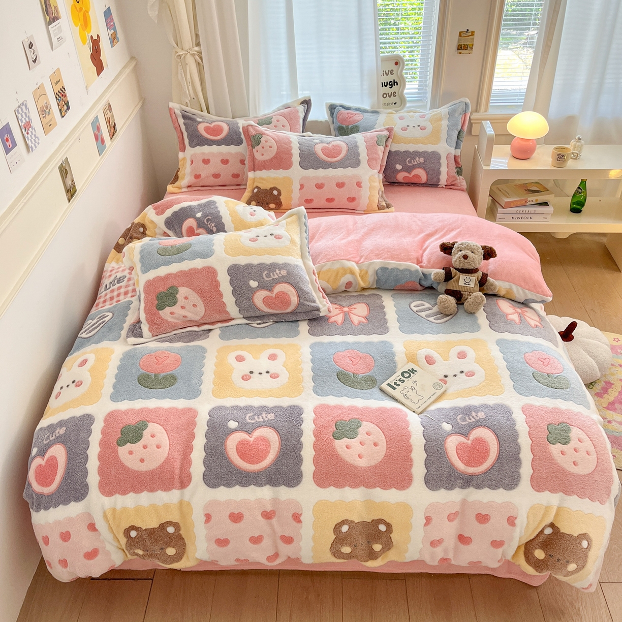 91家纺网 家纺一手货源 找家纺 川悦生活 2025新款立体雪花绒印花大床四件套系列一场景二 甜蜜日常粉