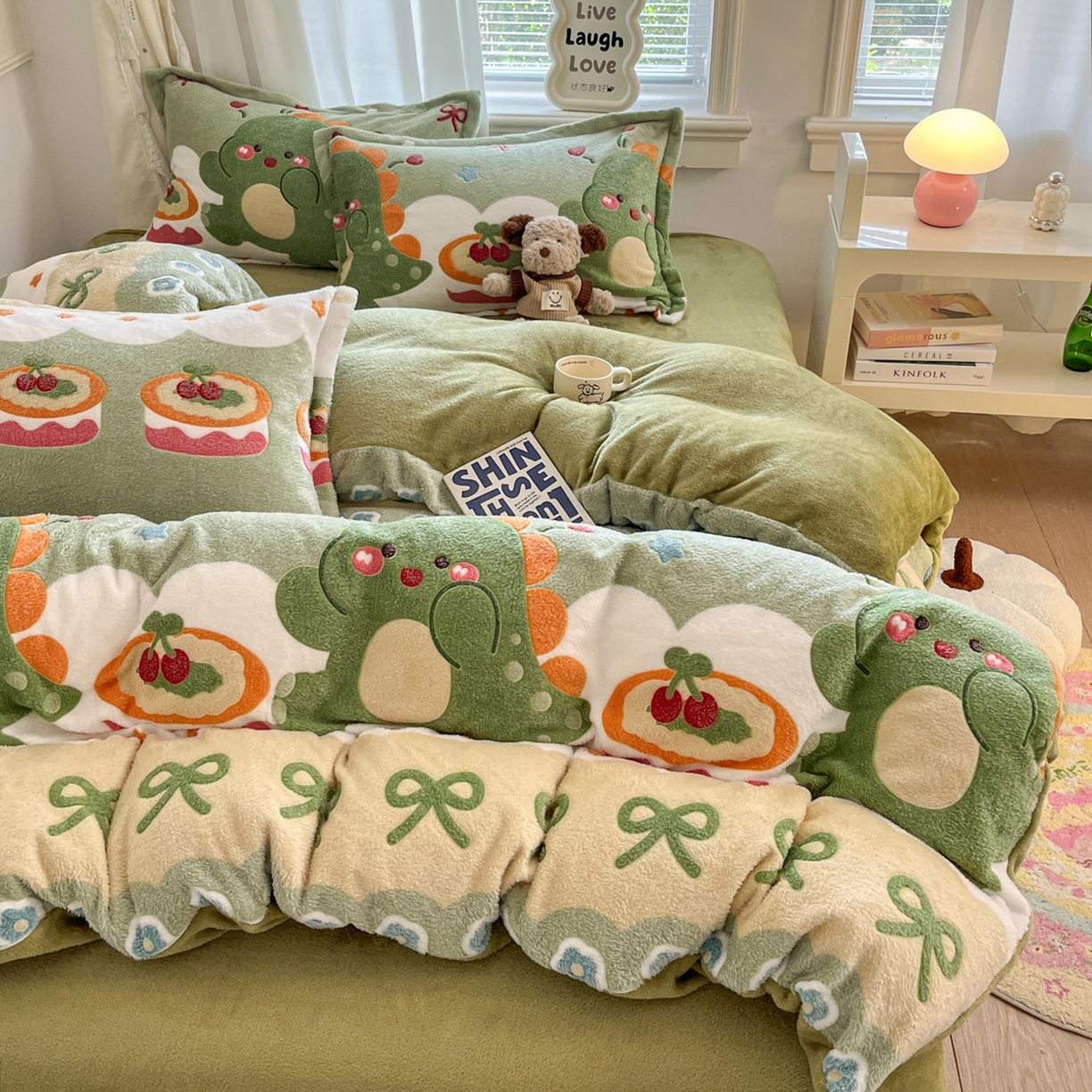 91家纺网 家纺一手货源 找家纺 川悦生活 2025新款立体雪花绒印花大床四件套系列一场景二 甜系龙龙