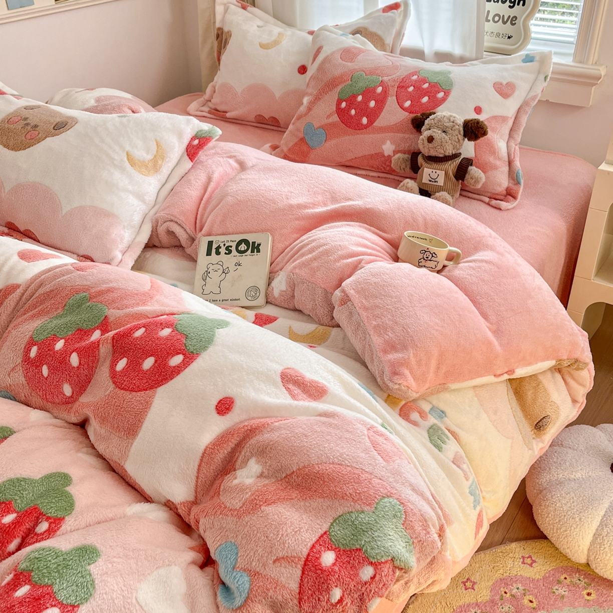 91家纺网 家纺一手货源 找家纺 川悦生活 2025新款立体雪花绒印花大床四件套系列一场景二 冰激凌小熊