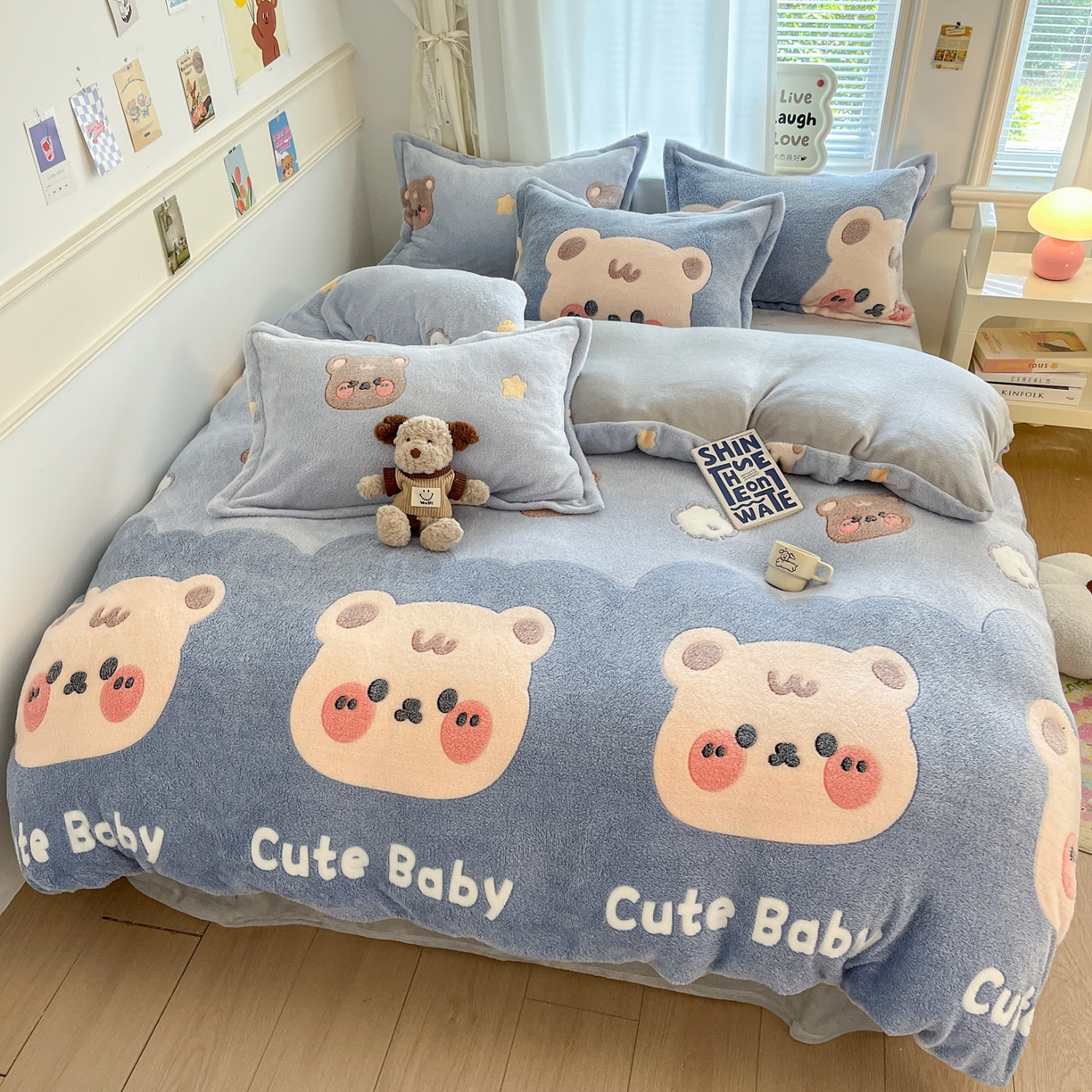 91家纺网 家纺一手货源 找家纺 川悦生活 2025新款立体雪花绒印花大床四件套系列一场景二 熊小巴