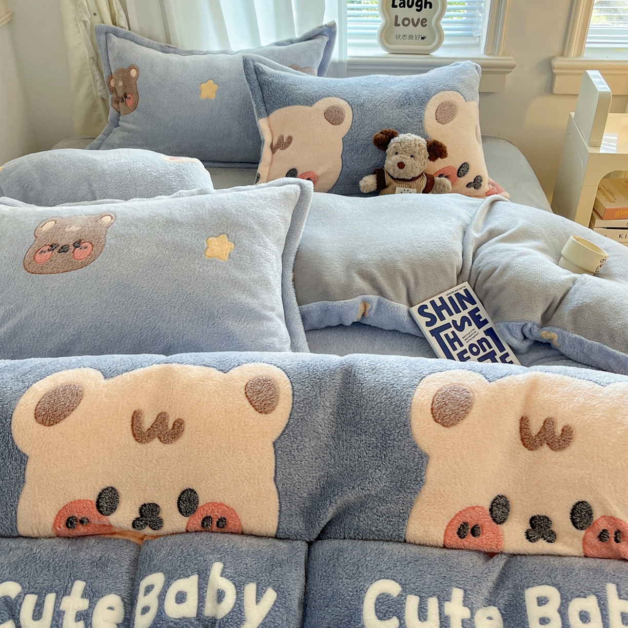 91家纺网 家纺一手货源 找家纺 川悦生活 2025新款立体雪花绒印花大床四件套系列一场景二 熊小巴