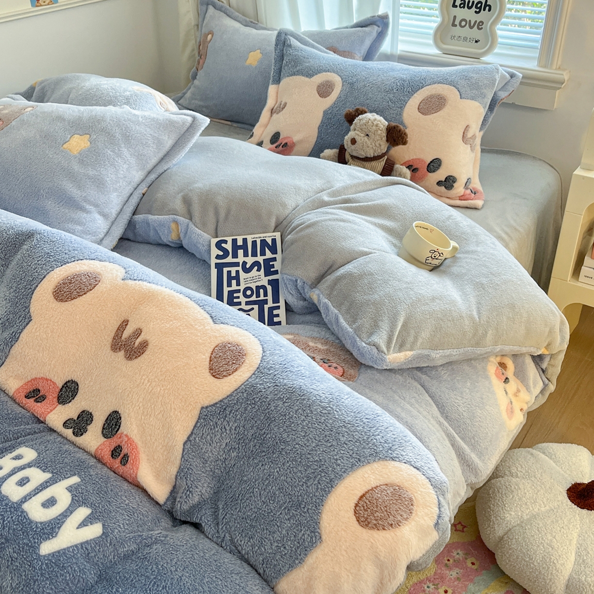 91家纺网 家纺一手货源 找家纺 川悦生活 2025新款立体雪花绒印花大床四件套系列一场景二 熊小巴