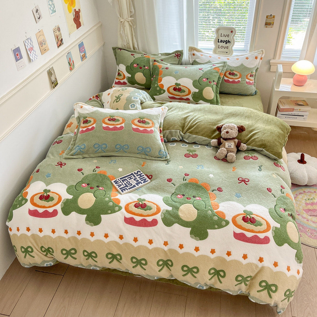 91家纺网 家纺一手货源 找家纺 川悦生活 2025新款立体雪花绒印花大床四件套系列一场景二 甜系龙龙