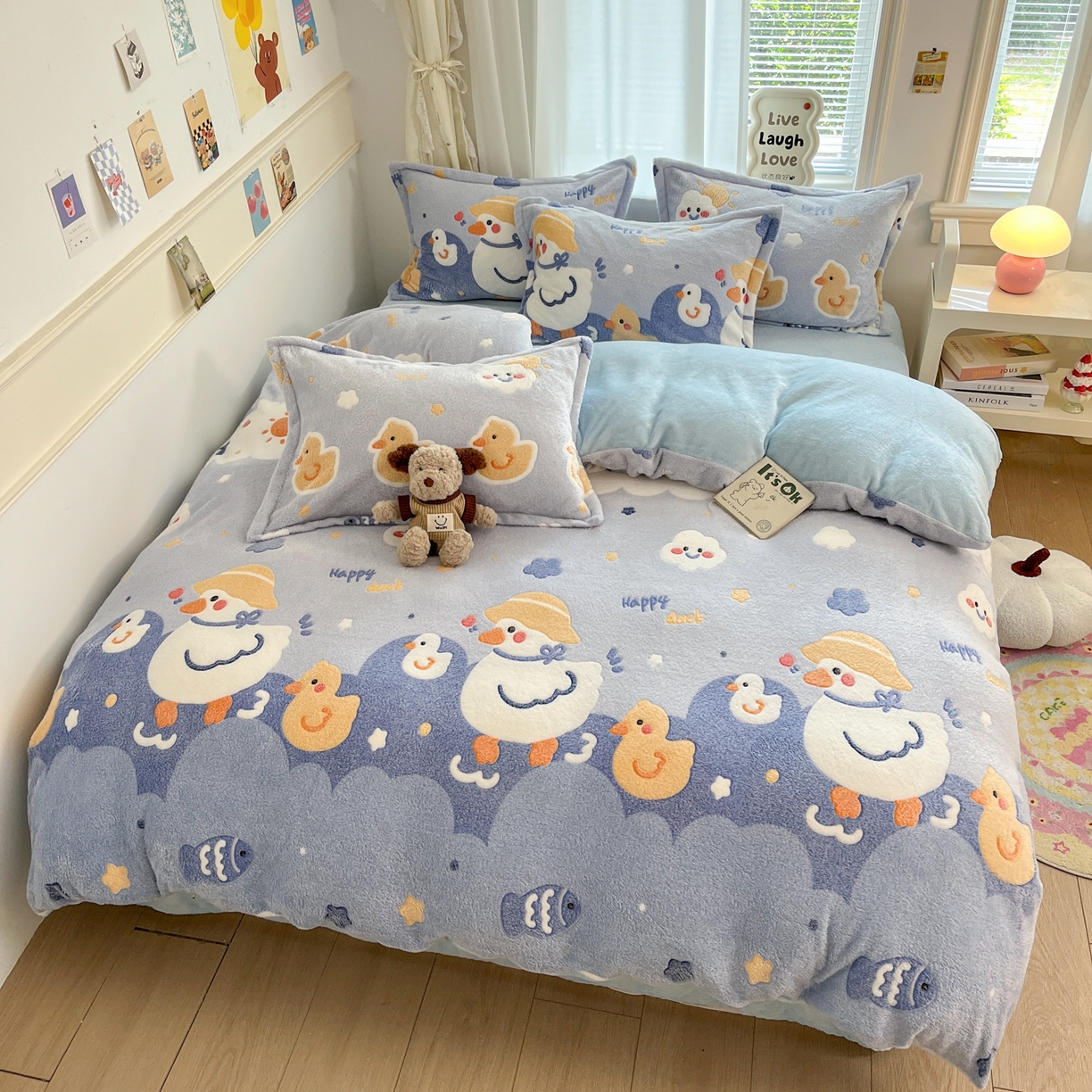 91家纺网 家纺一手货源 找家纺 川悦生活 2025新款立体雪花绒印花大床四件套系列一场景二 哒哒鸭丫