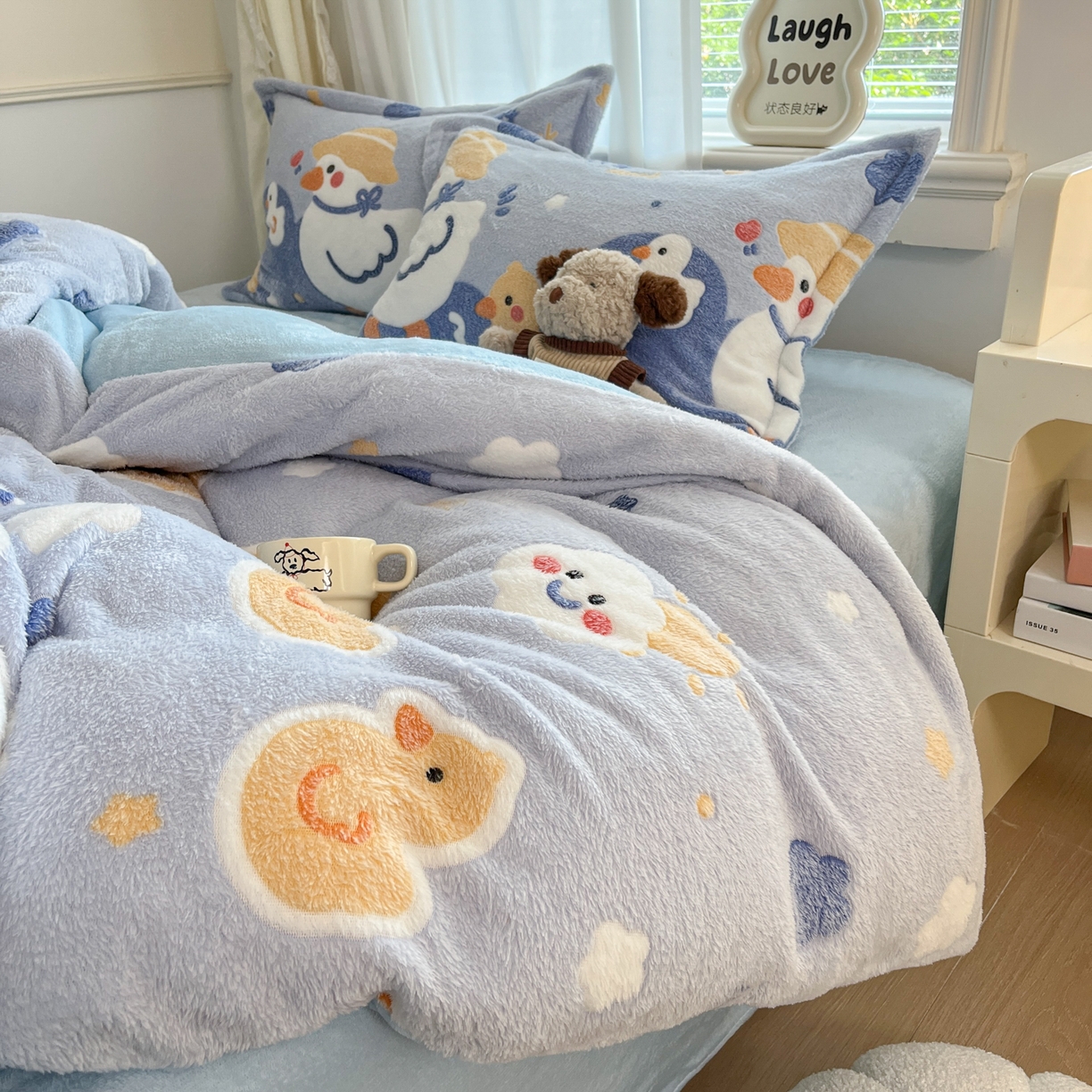 91家纺网 家纺一手货源 找家纺 川悦生活 2025新款立体雪花绒印花大床四件套系列一场景二 哒哒鸭丫