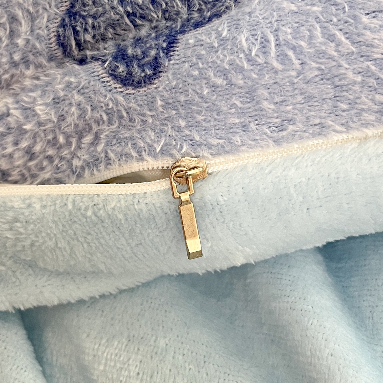 91家纺网 家纺一手货源 找家纺 川悦生活 2025新款立体雪花绒印花大床四件套系列一场景二 哒哒鸭丫