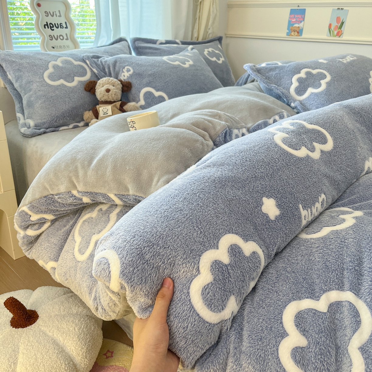 91家纺网 家纺一手货源 找家纺 川悦生活 2025新款立体雪花绒印花大床四件套系列一场景二 奶味云朵