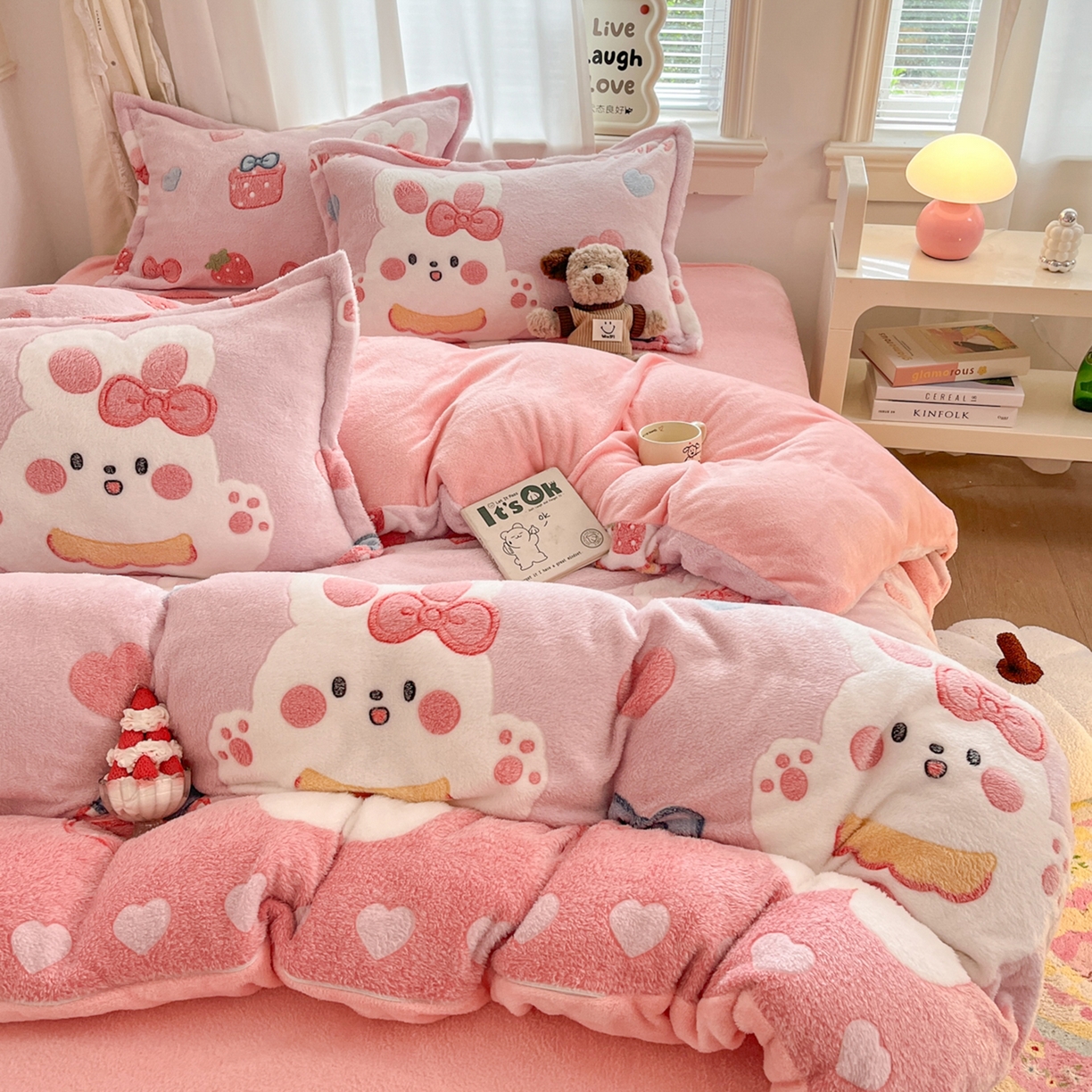 91家纺网 家纺一手货源 找家纺 川悦生活 2025新款立体雪花绒印花大床四件套系列一场景二 幸福甜兔