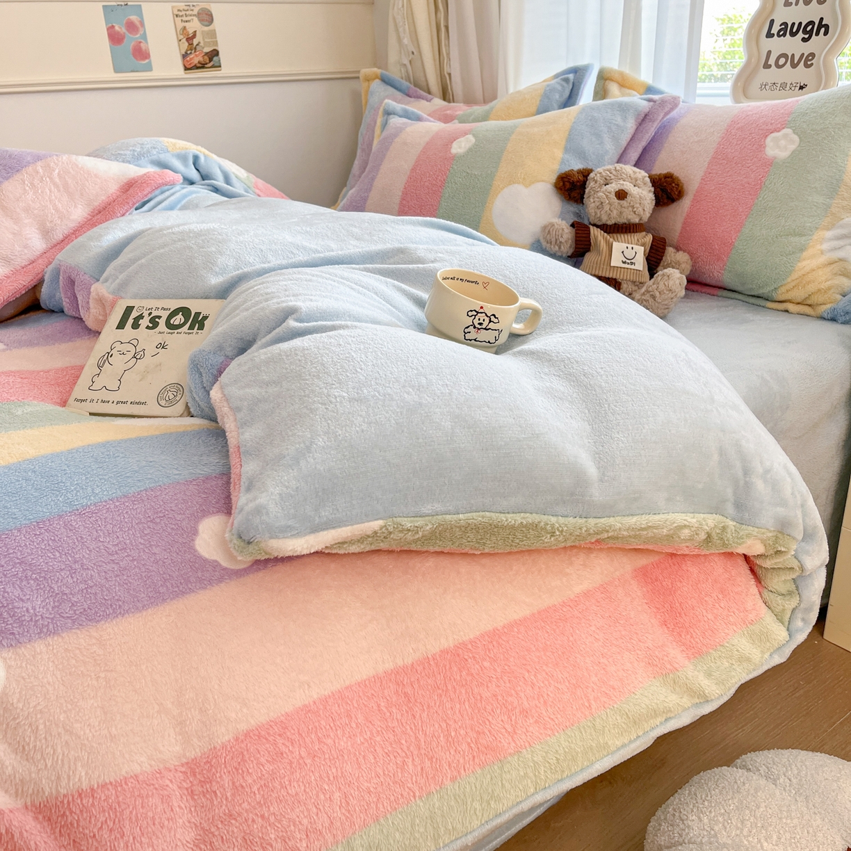 91家纺网 家纺一手货源 找家纺 川悦生活 2025新款立体雪花绒印花大床四件套系列一场景二 彩虹爱心蓝