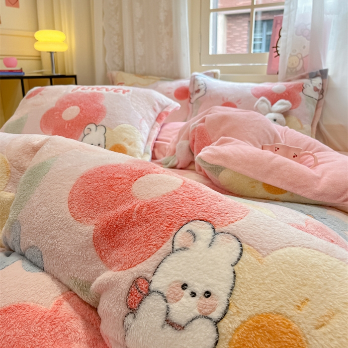 91家纺网 家纺一手货源 找家纺 川悦生活 2025新款立体雪花绒印花大床四件套系列一场景二 甜心花田