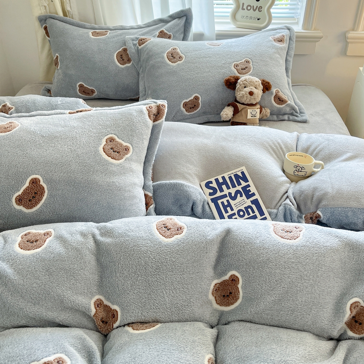 91家纺网 家纺一手货源 找家纺 川悦生活 2025新款立体雪花绒印花大床四件套系列一场景二 波波熊