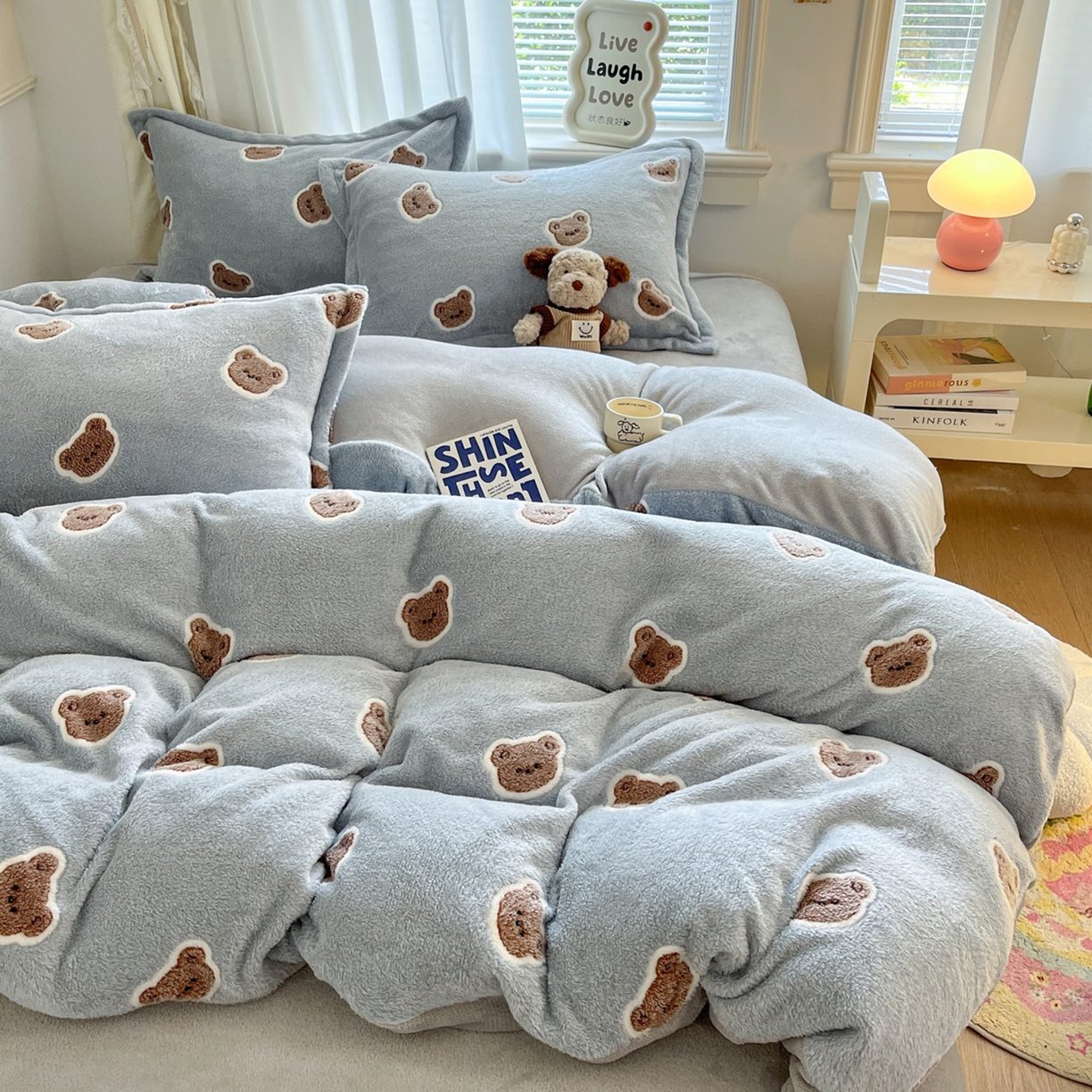 91家纺网 家纺一手货源 找家纺 川悦生活 2025新款立体雪花绒印花大床四件套系列一场景二 波波熊