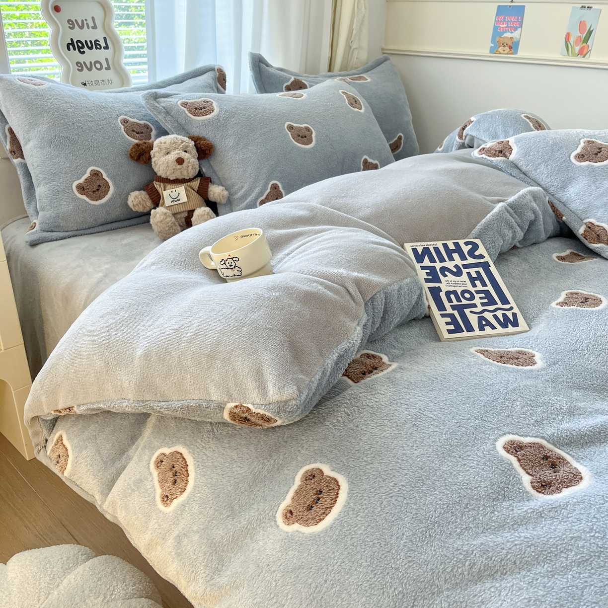 91家纺网 家纺一手货源 找家纺 川悦生活 2025新款立体雪花绒印花大床四件套系列一场景二 波波熊