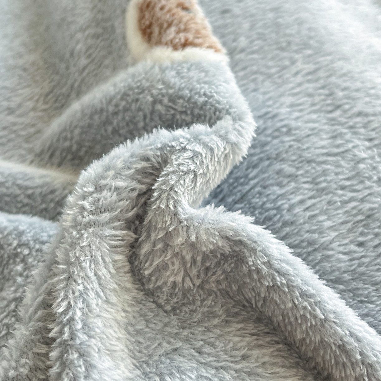 91家纺网 家纺一手货源 找家纺 川悦生活 2025新款立体雪花绒印花大床四件套系列一场景二 波波熊