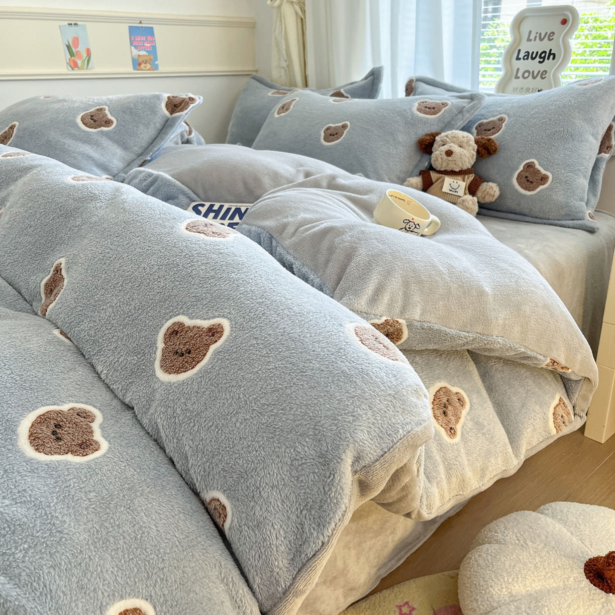 91家纺网 家纺一手货源 找家纺 川悦生活 2025新款立体雪花绒印花大床四件套系列一场景二 波波熊