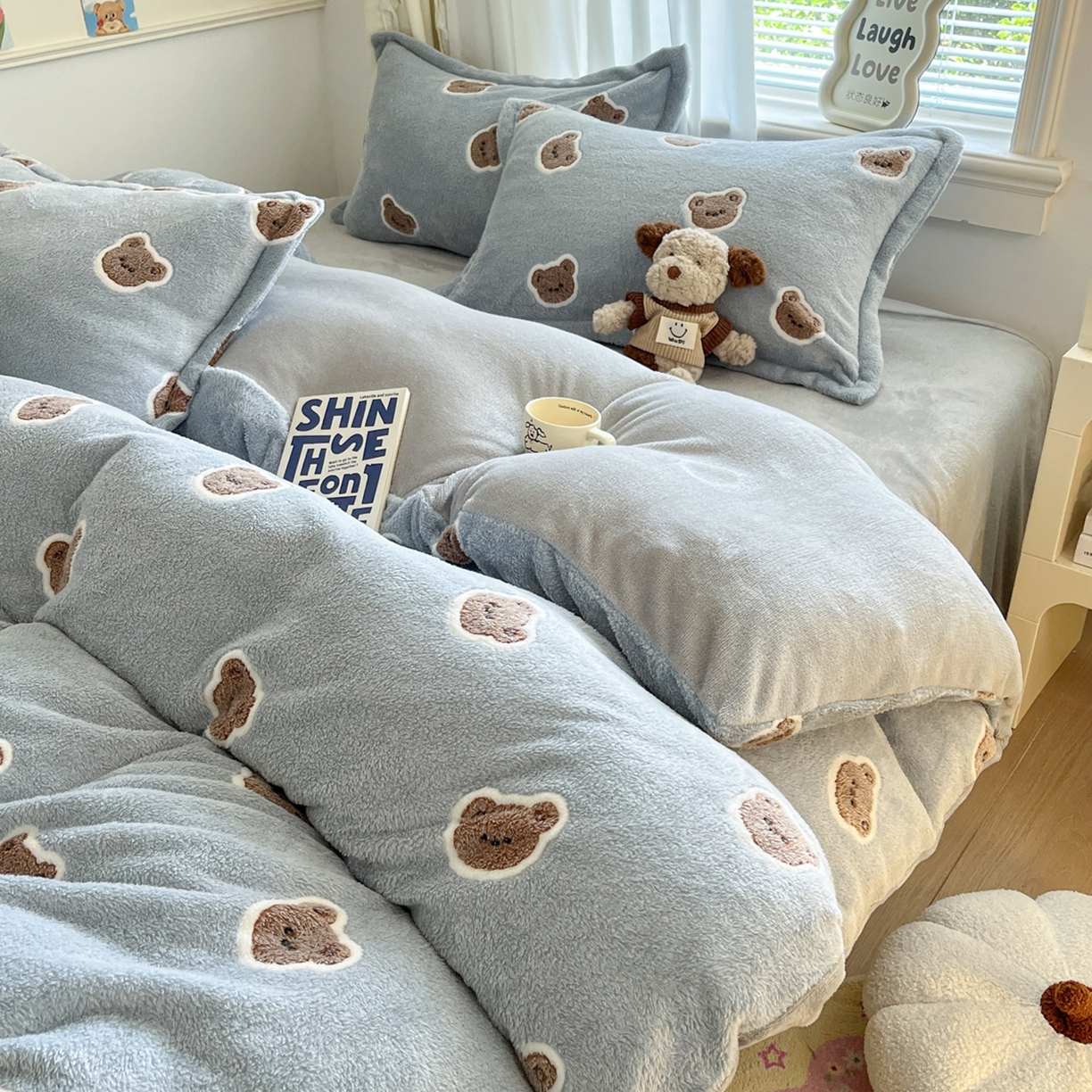 91家纺网 家纺一手货源 找家纺 川悦生活 2025新款立体雪花绒印花大床四件套系列一场景二 波波熊