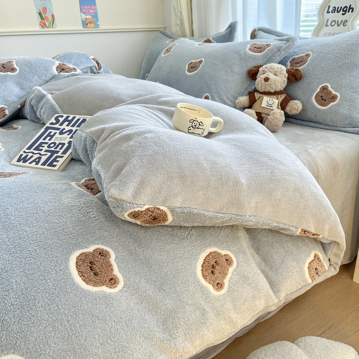 91家纺网 家纺一手货源 找家纺 川悦生活 2025新款立体雪花绒印花大床四件套系列一场景二 波波熊