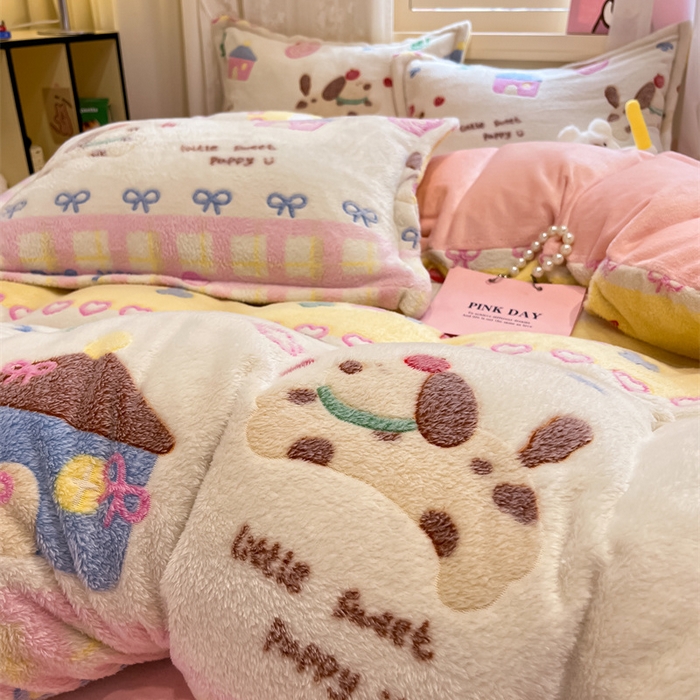 91家纺网 家纺一手货源 找家纺 川悦生活 2025新款立体雪花绒印花大床四件套系列一场景二 小狗物语