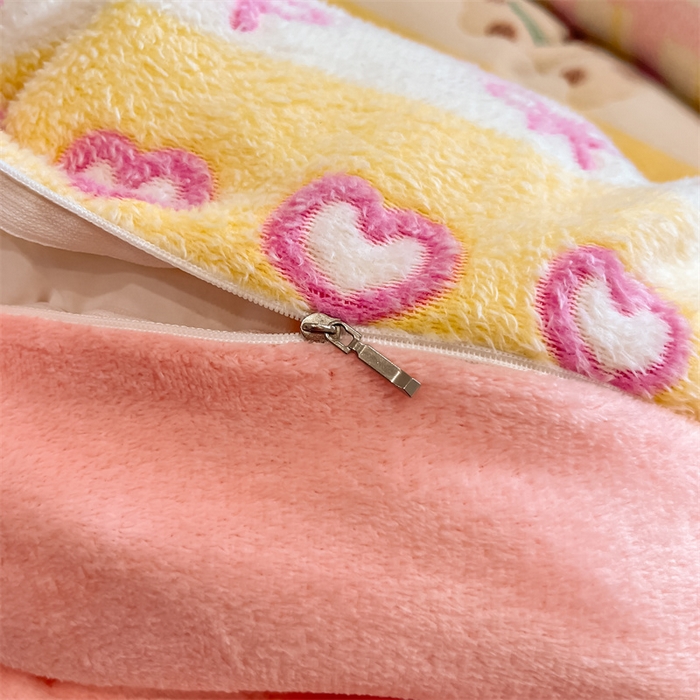 91家纺网 家纺一手货源 找家纺 川悦生活 2025新款立体雪花绒印花大床四件套系列一场景二 小狗物语