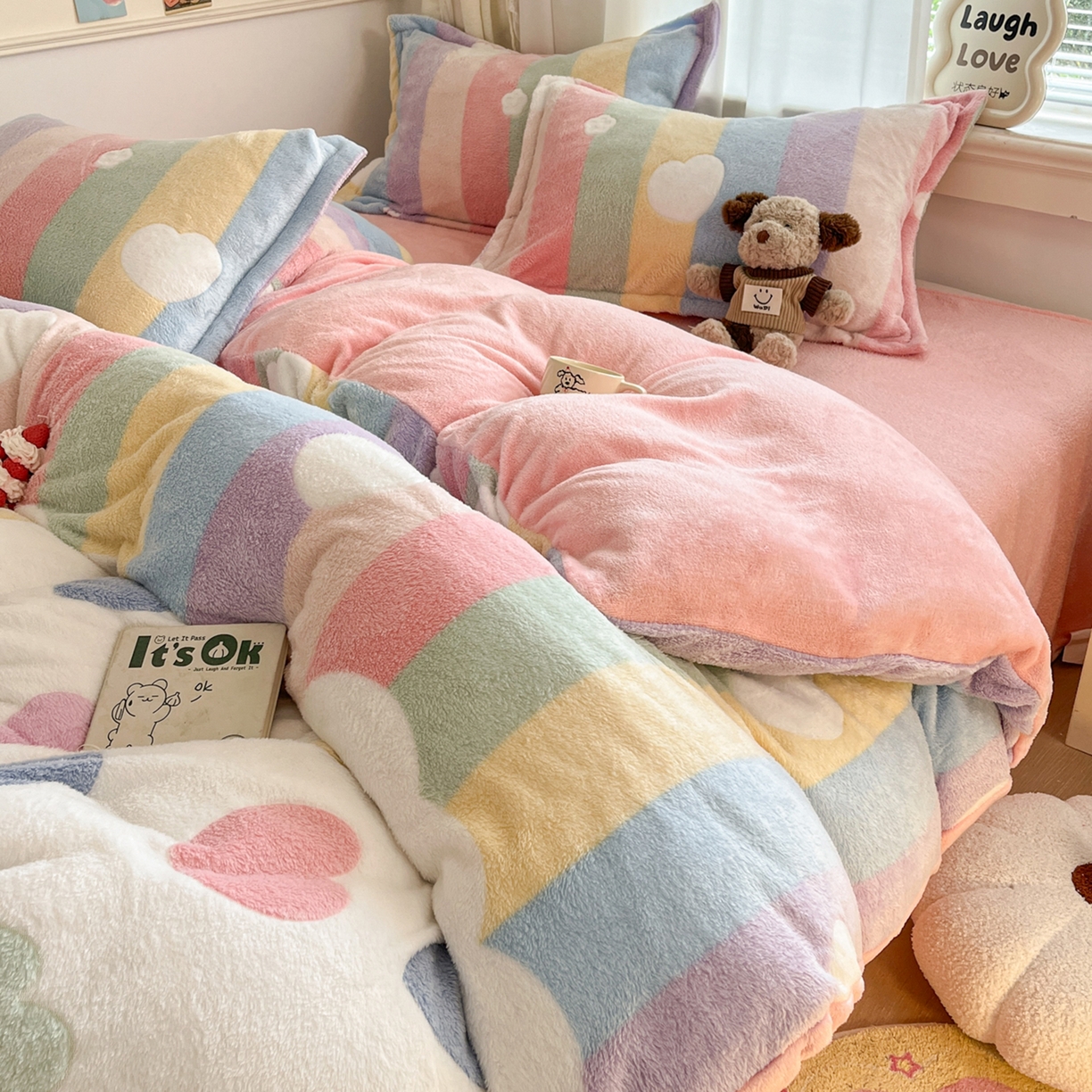 91家纺网 家纺一手货源 找家纺 川悦生活 2025新款立体雪花绒印花大床四件套系列一场景二 彩虹爱心粉