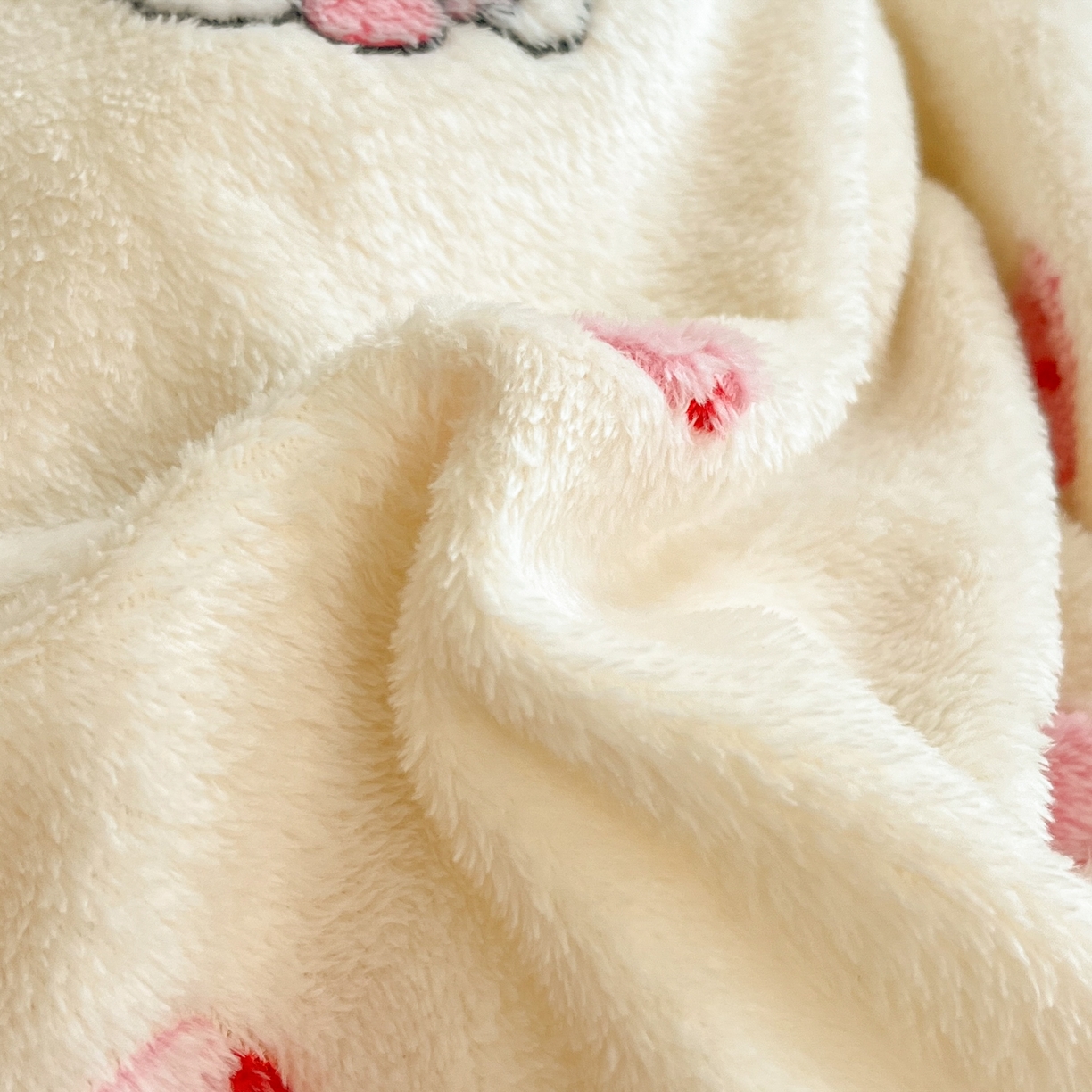 91家纺网 家纺一手货源 找家纺 川悦生活 2025新款立体雪花绒印花大床四件套系列一场景二 郁金奶兔