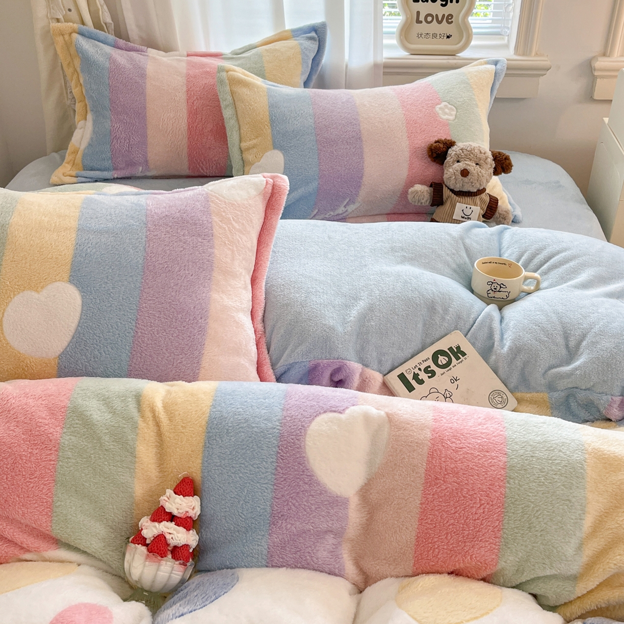 91家纺网 家纺一手货源 找家纺 川悦生活 2025新款立体雪花绒印花大床四件套系列一场景二 彩虹爱心蓝