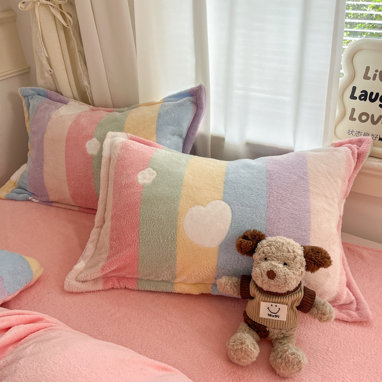 91家纺网 家纺一手货源 找家纺 川悦生活 2025新款立体雪花绒印花大床四件套系列一场景二 彩虹爱心粉