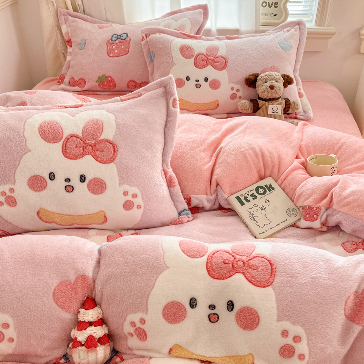 91家纺网 家纺一手货源 找家纺 川悦生活 2025新款立体雪花绒印花大床四件套系列一场景二 幸福甜兔