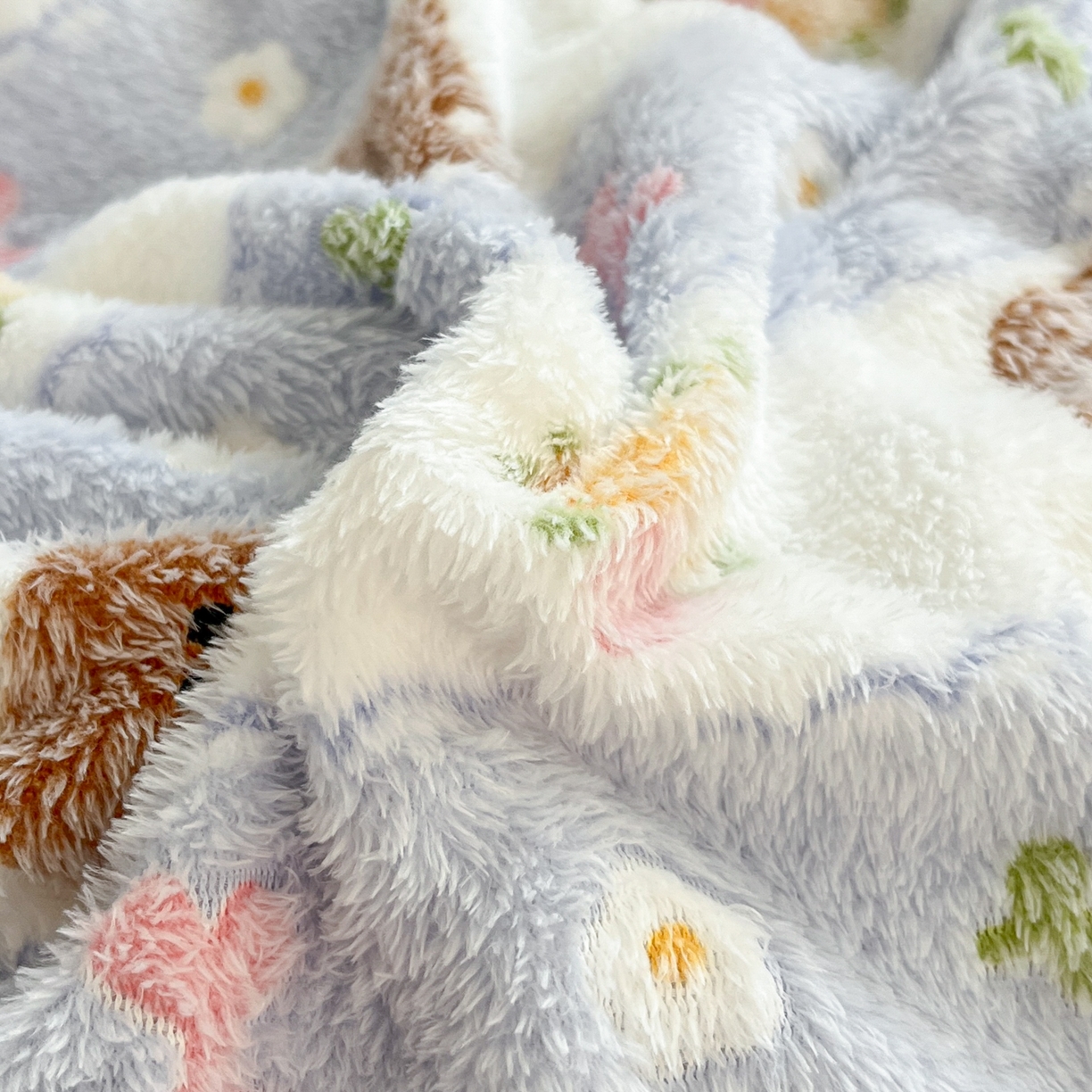 91家纺网 家纺一手货源 找家纺 川悦生活 2025新款立体雪花绒印花大床四件套系列一场景二 小熊花园