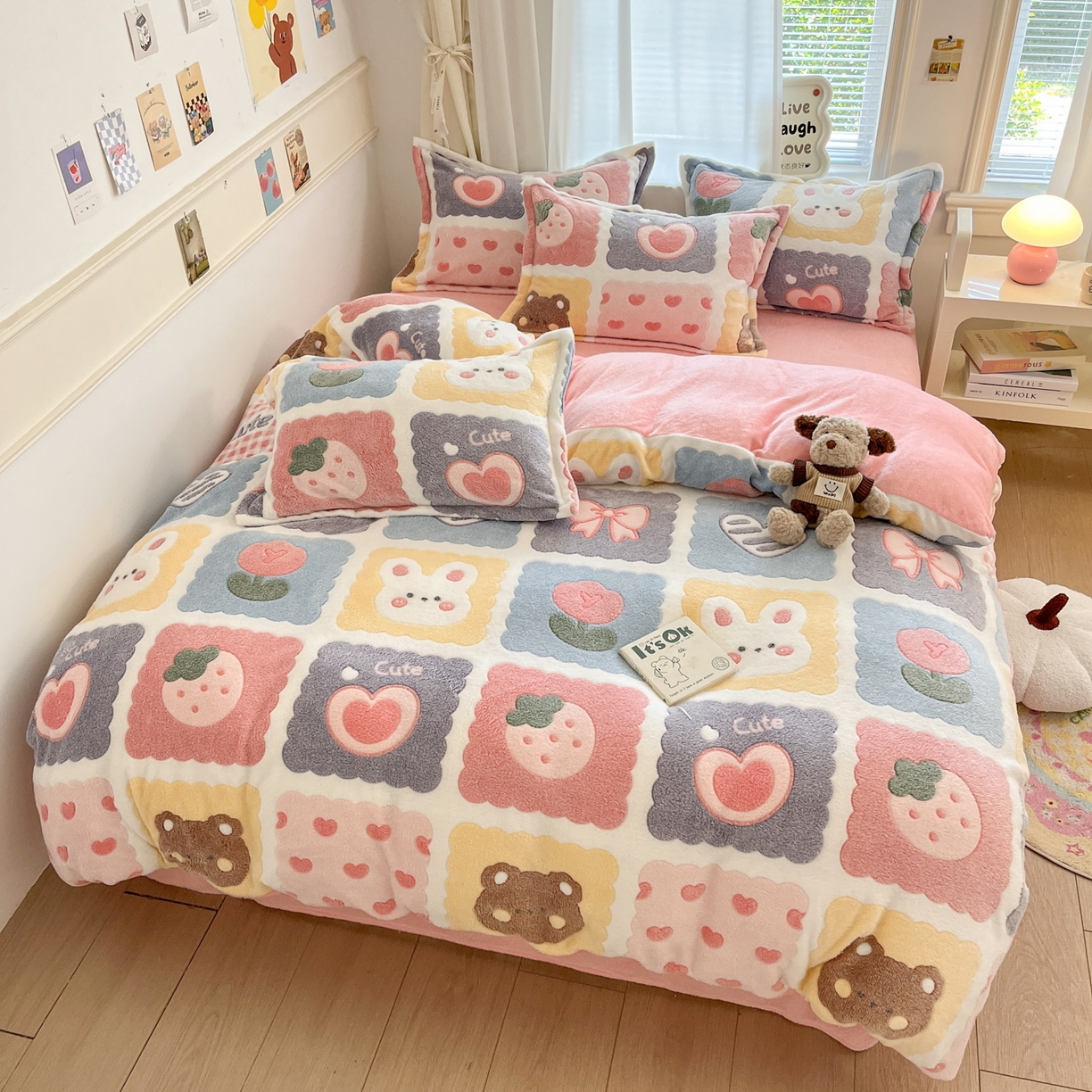 91家纺网 家纺一手货源 找家纺 川悦生活 2025新款立体雪花绒印花大床四件套系列一场景二 甜蜜日常粉