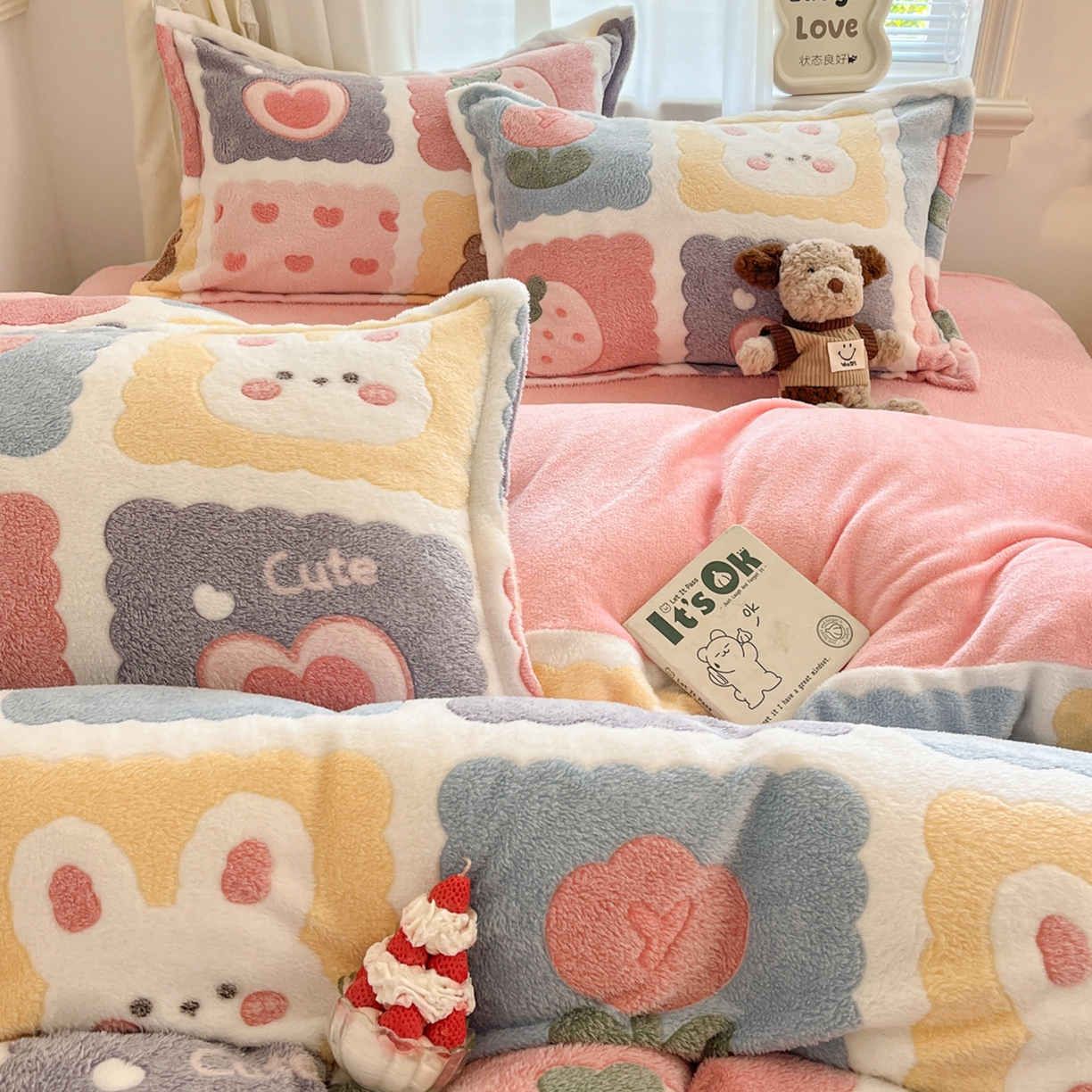 91家纺网 家纺一手货源 找家纺 川悦生活 2025新款立体雪花绒印花大床四件套系列一场景二 甜蜜日常粉