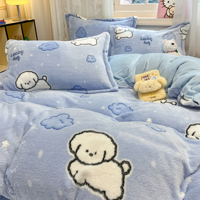 91家纺网 家纺一手货源 找家纺 川悦生活 2025新款立体雪花绒印花大床四件套系列一场景二 云朵奶狗