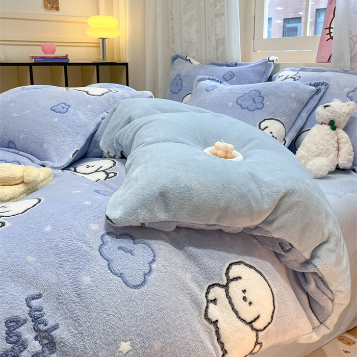 91家纺网 家纺一手货源 找家纺 川悦生活 2025新款立体雪花绒印花大床四件套系列一场景二 云朵奶狗