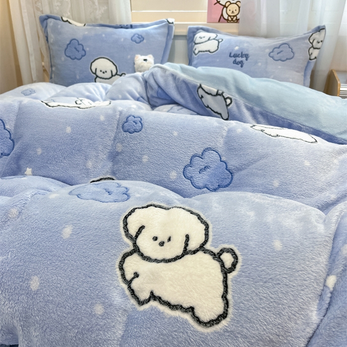 91家纺网 家纺一手货源 找家纺 川悦生活 2025新款立体雪花绒印花大床四件套系列一场景二 云朵奶狗