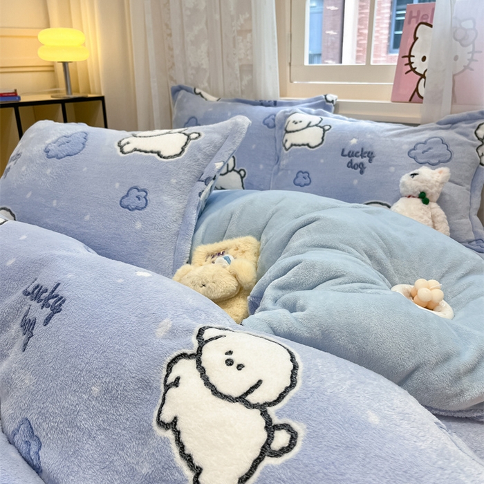 91家纺网 家纺一手货源 找家纺 川悦生活 2025新款立体雪花绒印花大床四件套系列一场景二 云朵奶狗