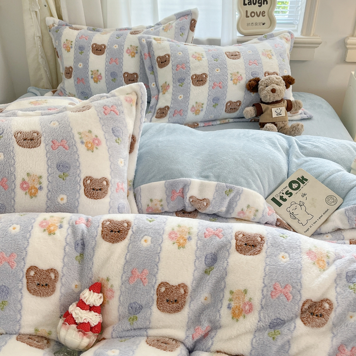 91家纺网 家纺一手货源 找家纺 川悦生活 2025新款立体雪花绒印花大床四件套系列一场景二 小熊花园