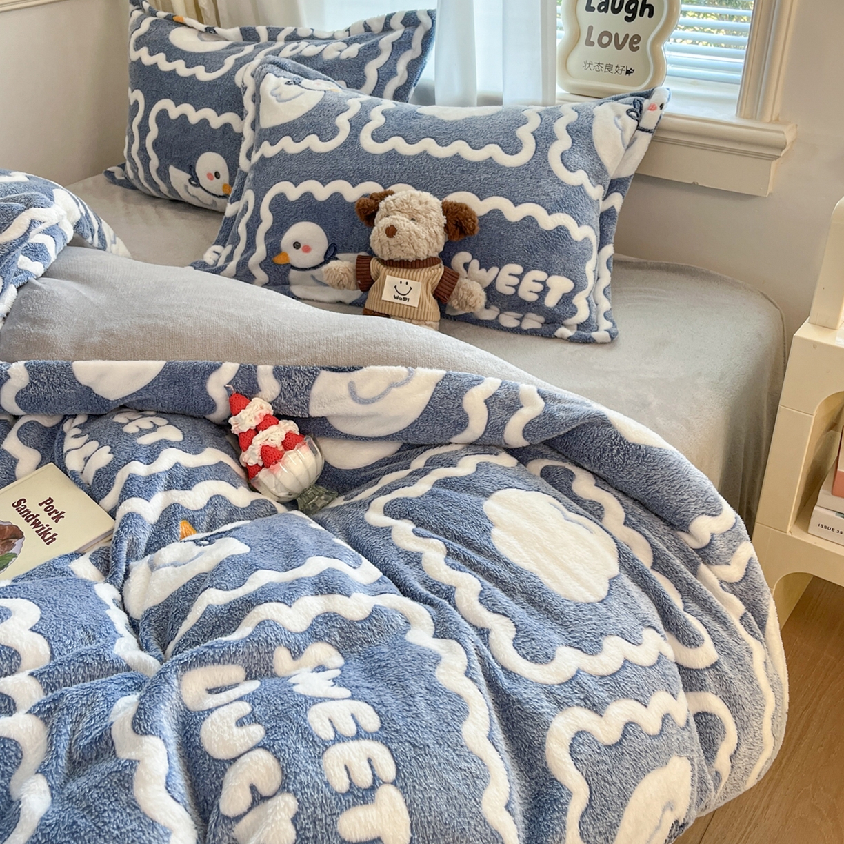 91家纺网 家纺一手货源 找家纺 川悦生活 2025新款立体雪花绒印花大床四件套系列一场景二 快乐鸭鸭