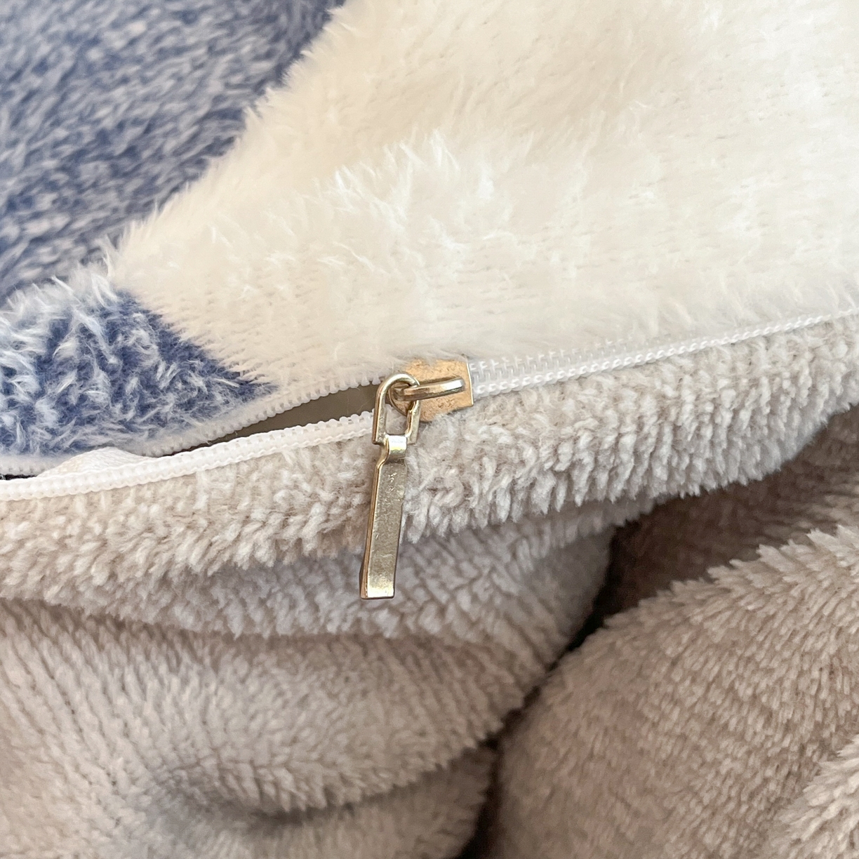 91家纺网 家纺一手货源 找家纺 川悦生活 2025新款立体雪花绒印花大床四件套系列一场景二 快乐鸭鸭