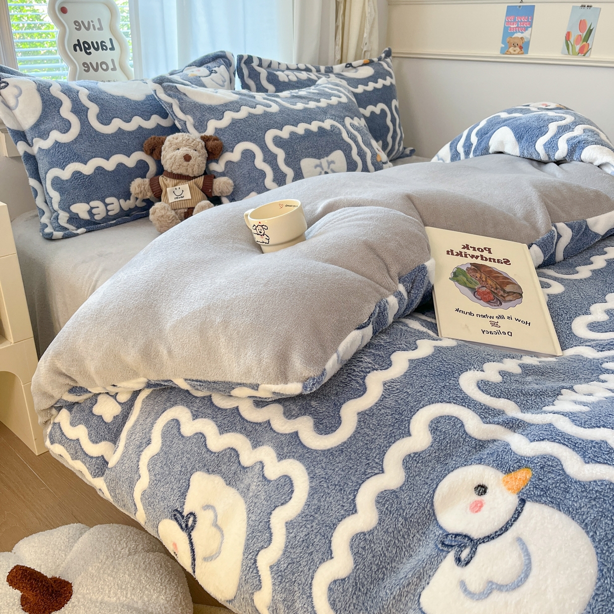 91家纺网 家纺一手货源 找家纺 川悦生活 2025新款立体雪花绒印花大床四件套系列一场景二 快乐鸭鸭