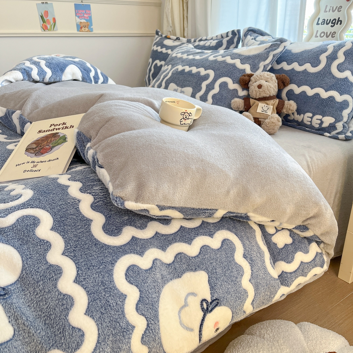 91家纺网 家纺一手货源 找家纺 川悦生活 2025新款立体雪花绒印花大床四件套系列一场景二 快乐鸭鸭