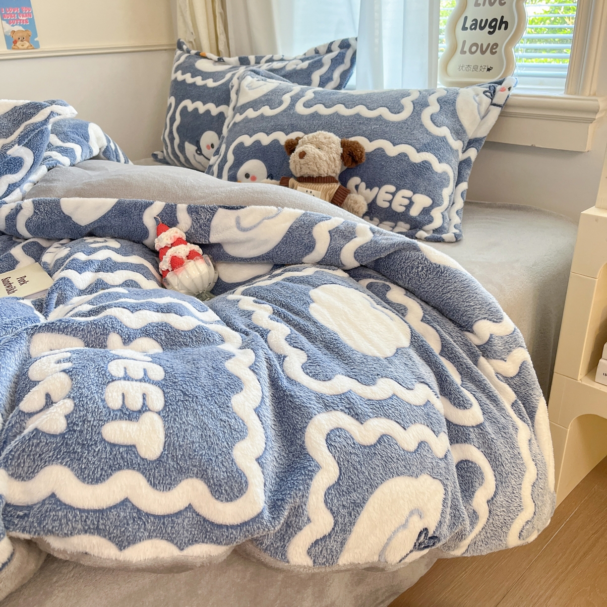 91家纺网 家纺一手货源 找家纺 川悦生活 2025新款立体雪花绒印花大床四件套系列一场景二 快乐鸭鸭