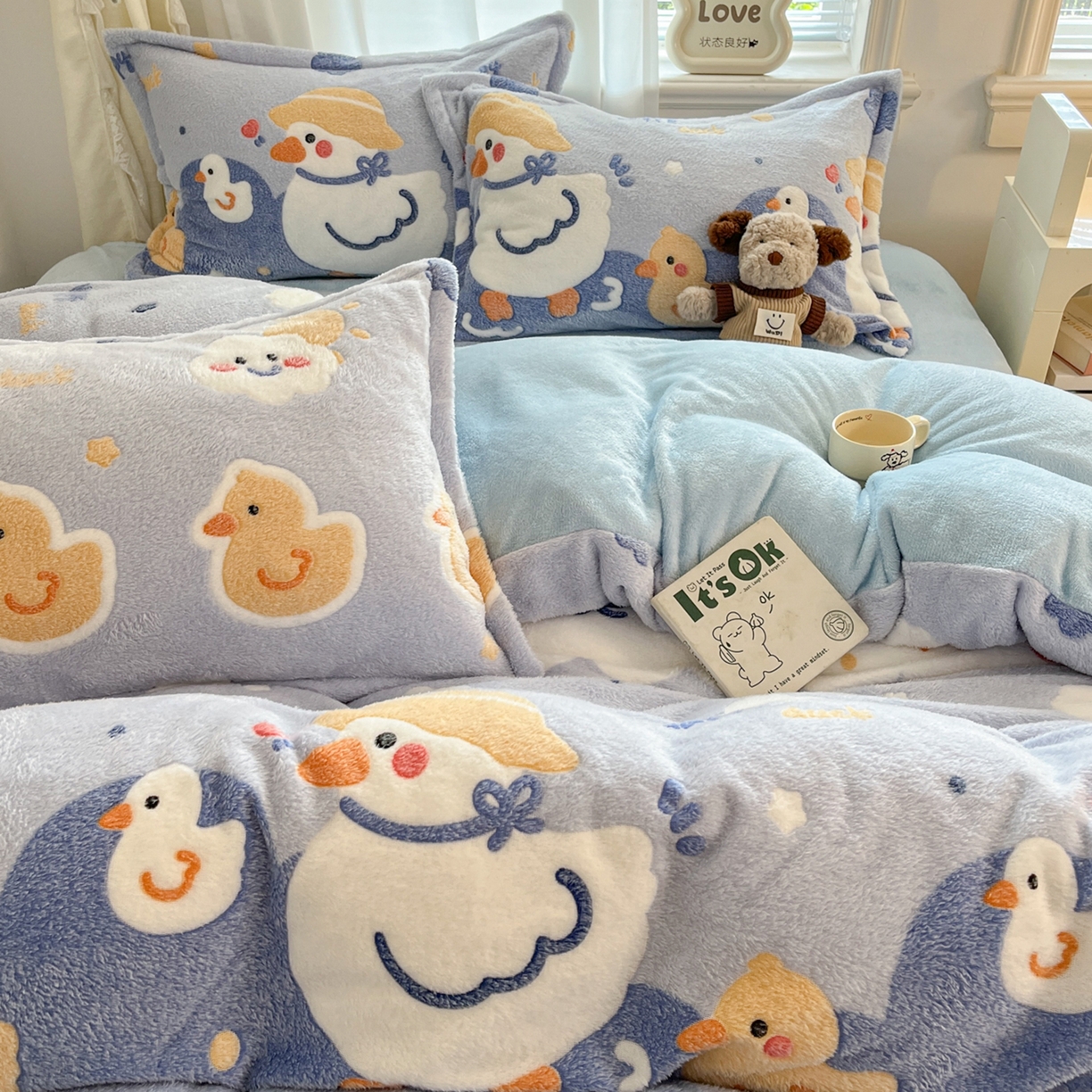 91家纺网 家纺一手货源 找家纺 川悦生活 2025新款立体雪花绒印花大床四件套系列一场景二 哒哒鸭丫