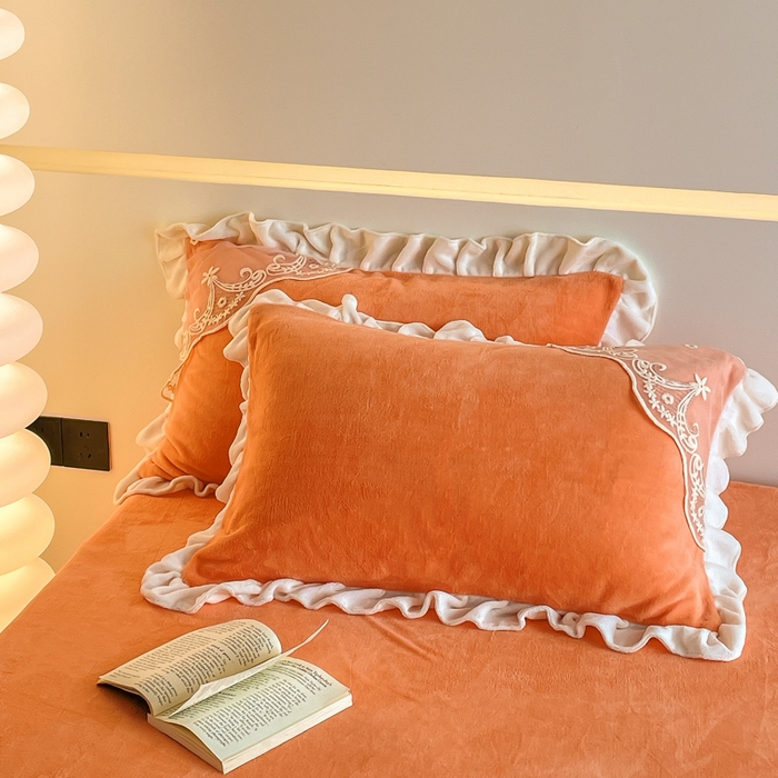 91家纺网 家纺一手货源 找家纺 （总）舒咪欧 2025新款全消光牛奶绒韩版法式公主风纯色绣花边款四件套