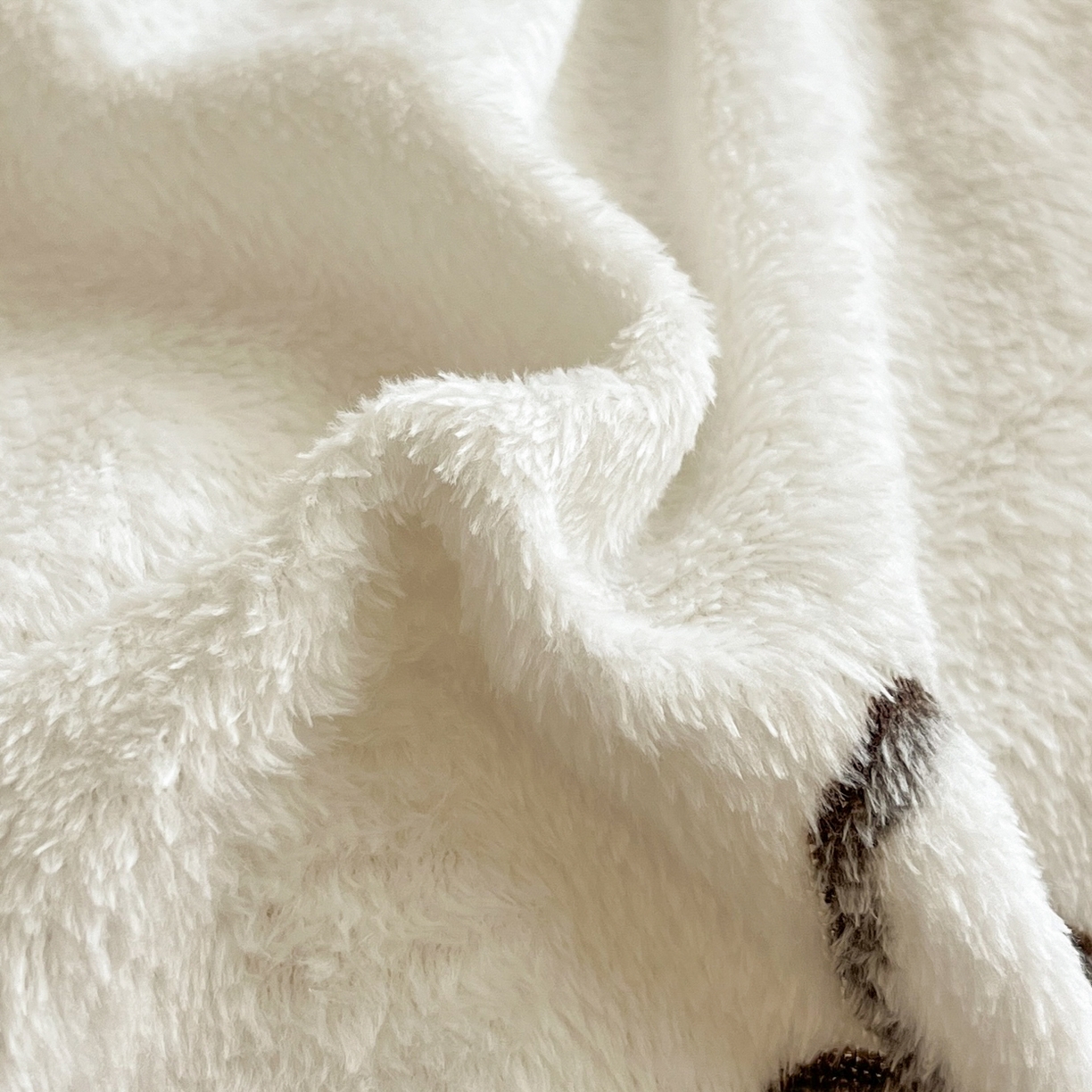 91家纺网 家纺一手货源 找家纺 川悦生活 2025新款立体雪花绒印花四件套学生床系列二场景二 快乐派对