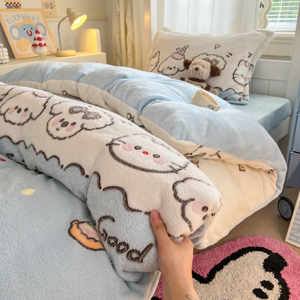 91家纺网 家纺一手货源 找家纺 川悦生活 2025新款立体雪花绒印花四件套学生床系列二场景二 快乐派对