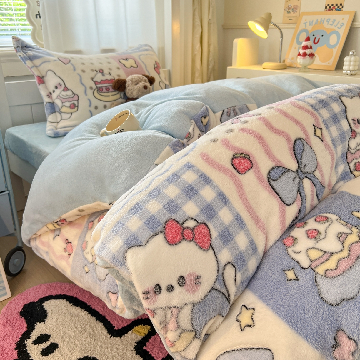 91家纺网 家纺一手货源 找家纺 川悦生活 2025新款立体雪花绒印花四件套学生床系列二场景二 小喵甜心