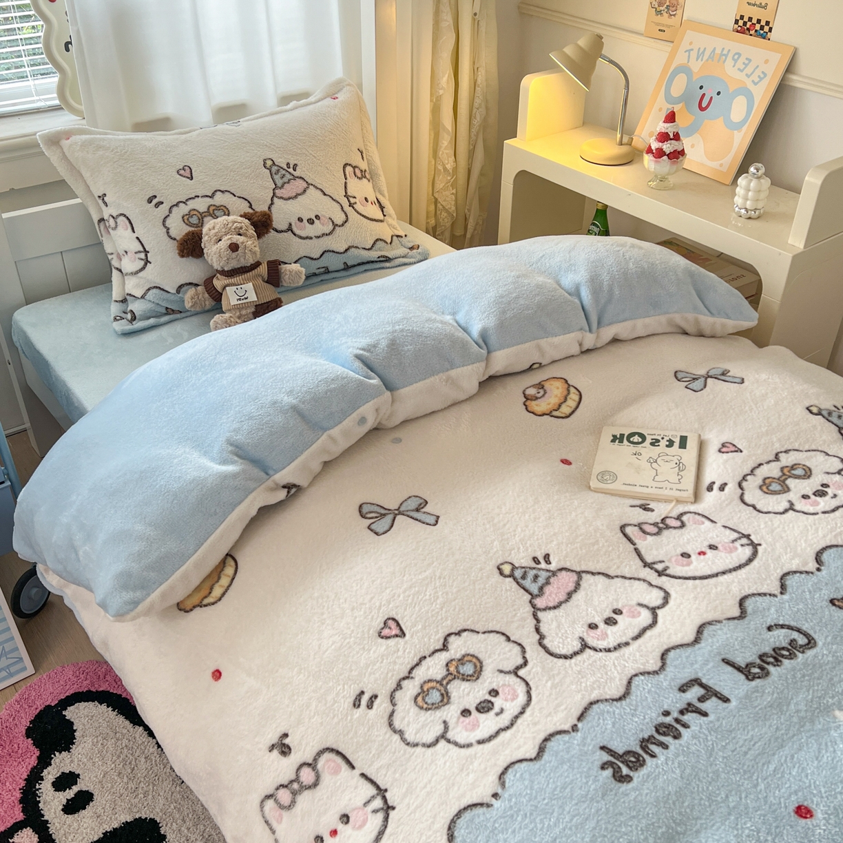 91家纺网 家纺一手货源 找家纺 川悦生活 2025新款立体雪花绒印花四件套学生床系列二场景二 快乐派对